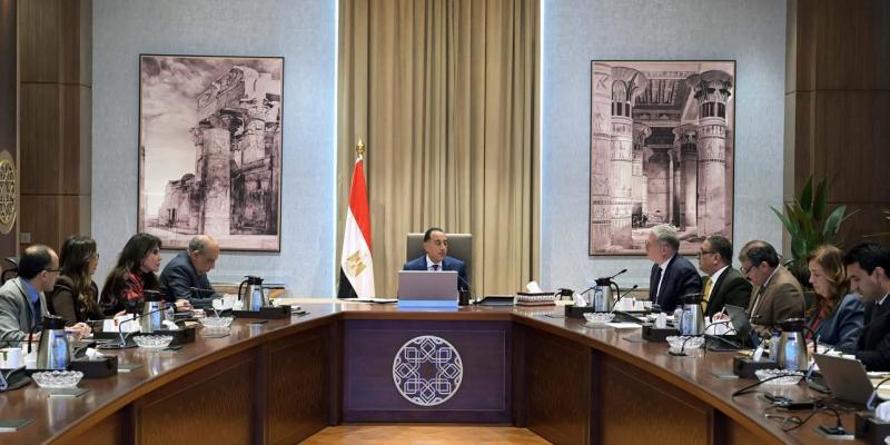 رئيس الوزراء يُتابع مع وزيري الكهرباء والبترول جهود توفير احتياجات الطاقة الصيف المقبل