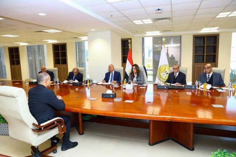 وزيرة التنمية المحلية ترأس اللجنة العليا للقيادات لإجراء المقابلات الشخصية للمتقدمين لمسابقة الوظائف القيادية