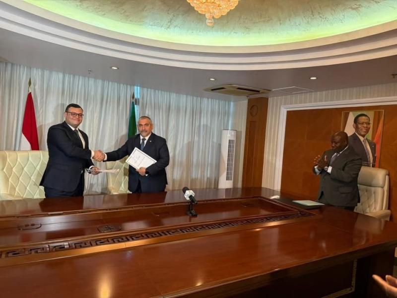وزير الإسكان بمصر ونظيره بغينيا الاستوائية يوقعان مذكرة تـفاهم في مجالات الإسكان والتنمية العمرانية والبنية التحتية