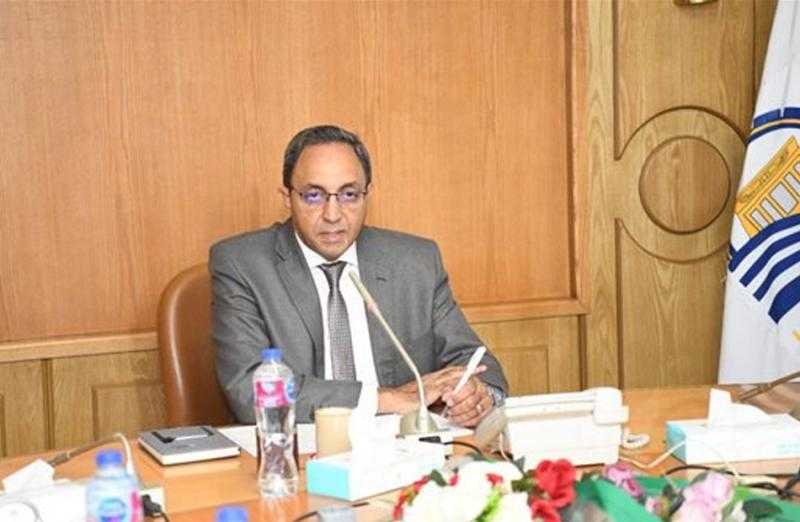 محافظ قنا: تنفيذ كوبري مشاة الرياح لتوفير عبور آمن للمواطنين