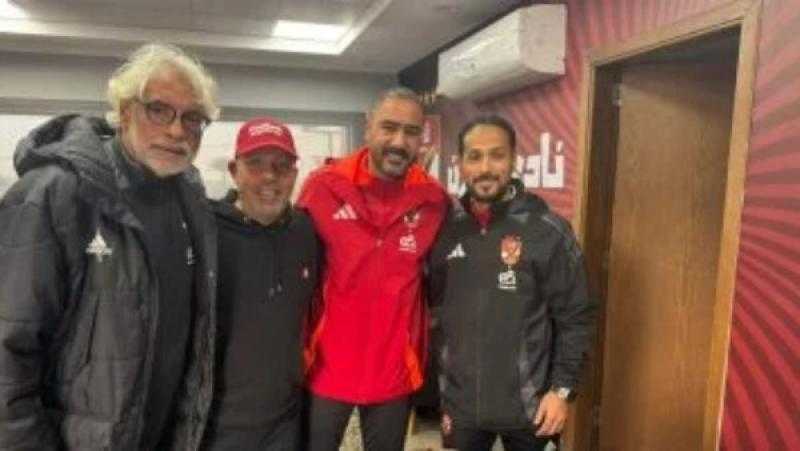 محمد شوقي يتسلم الملفات الإدارية لفريق الأهلي.. وارتياح بين اللاعبين بتعيينه