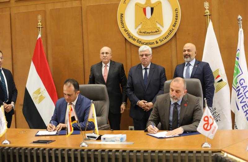وزير التعليم العالي يشهد توقيع اتفاقية تعاون لإنشاء مختبر للاتصالات السلكية واللاسلكية
