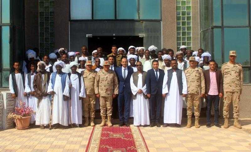 المنطقة الجنوبية العسكرية تنظم لقاء مع الشيوخ والعواقل بمدينتي حلايب وشلاتين