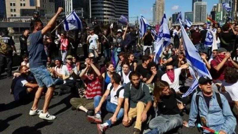 إسرائيلييون يحاولون اقتحام مكتب نتنياهو أثناء اجتماع الكابينت