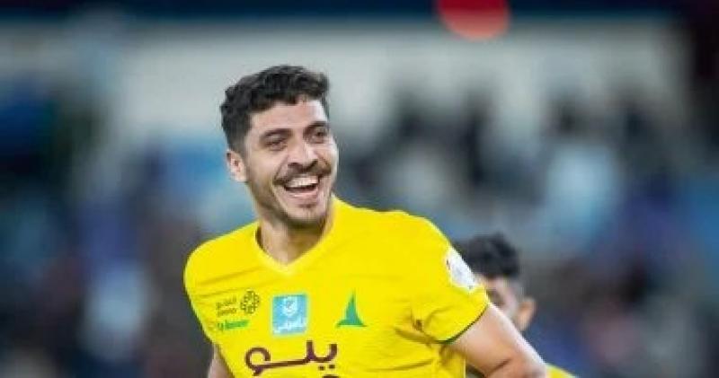 محمد شريف ينتظر قرار الأهلي بعد إغراءات العرض القطري