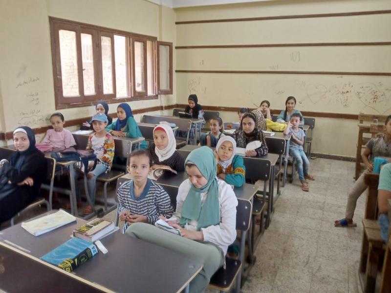 مدير عام التعليم بالدقهلية يتابع سير الدراسة بمدارس غرب المنصورة