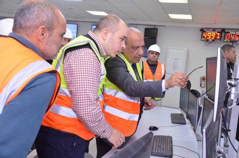 استعدادًا للافتتاح.. وزير الكهرباء يتفقد محطة جنوب حلوان البخارية بمنطقة الكريمات