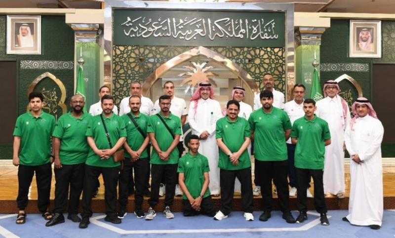السفير الحصيني يستقبل وفدًا من الطلاب الدارسين بمصر