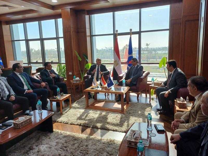 جهاز تنمية المشروعات يمول 100 تاكسي جديد بالتعاون مع محافظة السويس