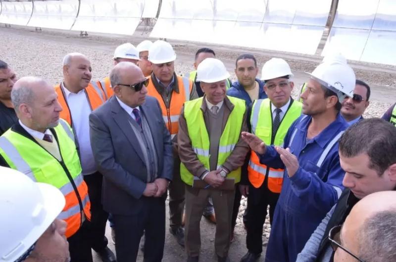 وزير الكهرباء يتفقد محطة الكريمات الشمسية لمتابعة أعمال التطوير وكفاءة التشغيل
