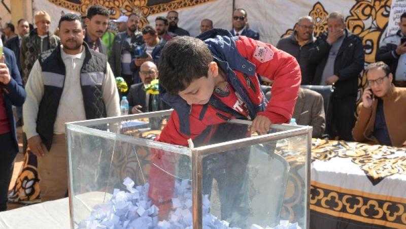 محافظ أسيوط يشهد القرعة العلنية لاختيار الفائزين بترخيص 150 سيارة تاكسي