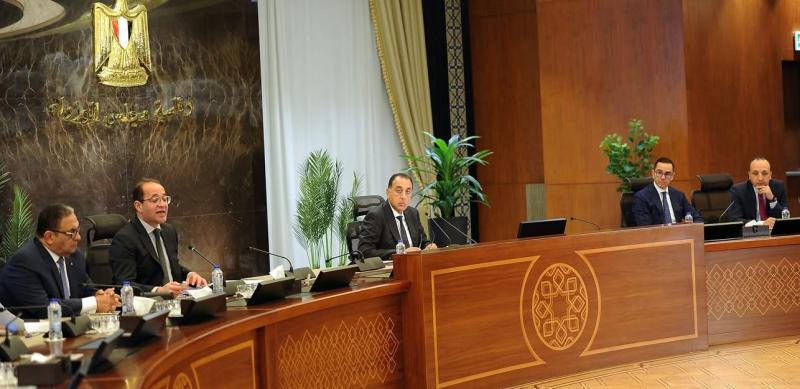 مدبولي لـ الصحفيين: حزمة الحماية الاجتماعية قبل شهر رمضان... زيادة المرتبات في يوليو المُقبل.. مخزون السلع الاستراتيجية يكفي لمدة 6 أشهر