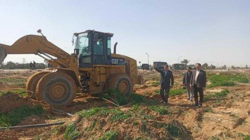 أسيوط.. إزالة 33 حالة تعد واسترداد 713 فدان زراعة بالقوصية والبداري