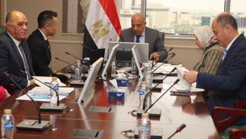 وزير الكهرباء يبحث مع شركة صينية التوسع في أنظمة تخزين الطاقة