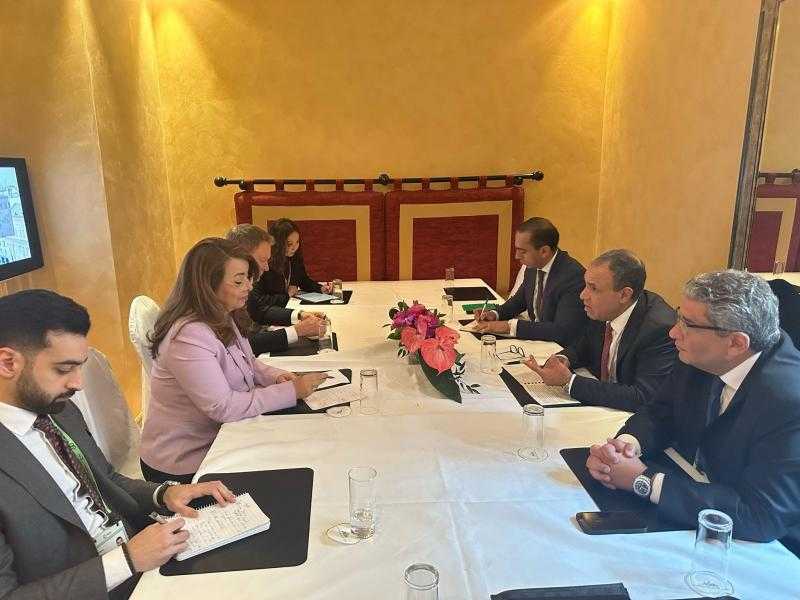 وزير الخارجية والهجرة يلتقى مع وزير خارجية الدنمارك