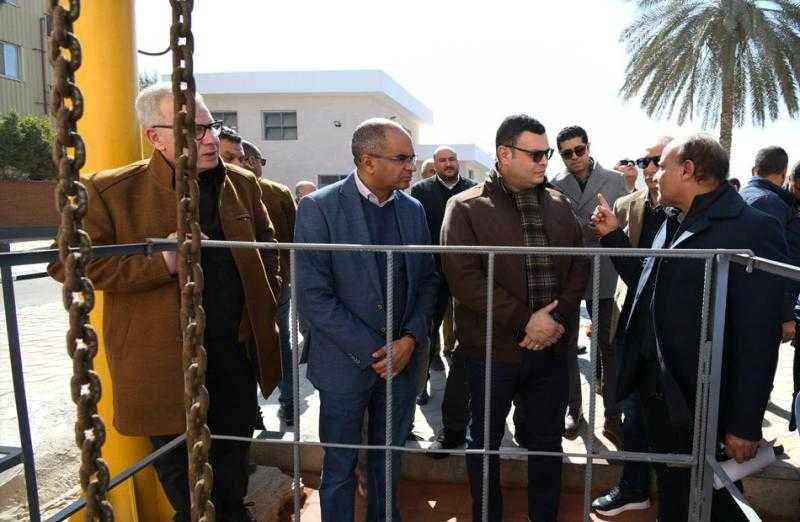 الشربيني يتفقد محطة رفع صرف صحي 4 ومشروع الغلق الآمن لمقلب المخلفات بالعبور