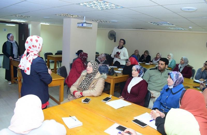جامعة سوهاج تقدم برنامجا تدريبيا للعاملين بالإدارات المركزية في اللغة الإنجليزية