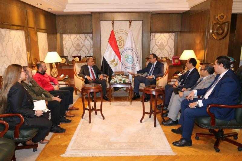 الرعاية الصحية والجامعة المصرية الصينية يبحثان تعزيز تبادل خبرات التكنولوجيا الحيوية والطب الجيني