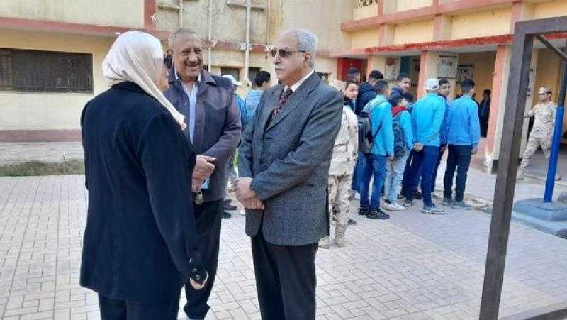 مدير تعليم القليوبية يتفقد سير العمل بمدارس بنها