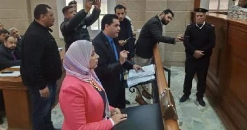 طبيبة كفر الدوار أمام المحكمة: ”هناك حملة لتشويه سمعتى ولم استهدف الترند”