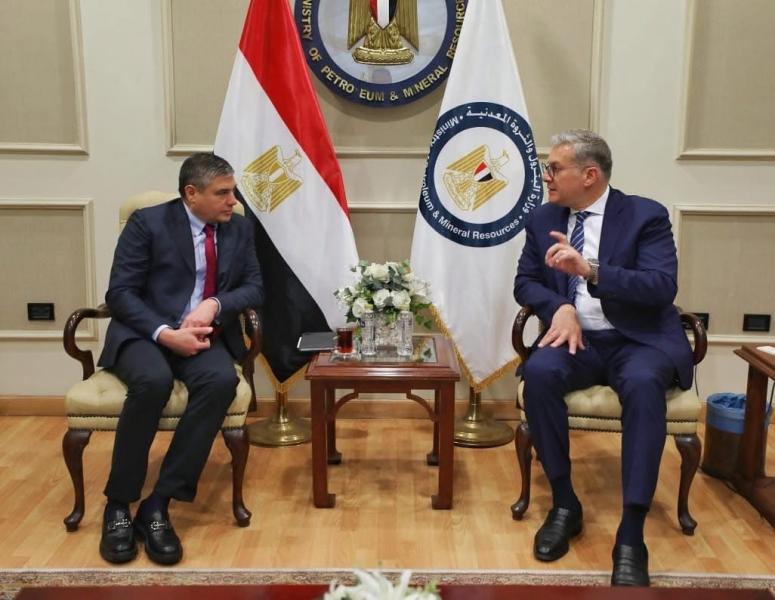 وزير البترول يستعرض مشروعات بيكر هيوز فى الأنشطة المختلفة لصناعة البترول والغاز