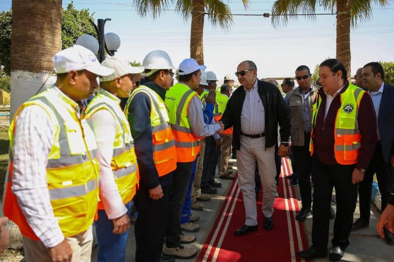 في زيارة لشركة النصر للتعدين بإدفو.. وزير قطاع الأعمال يتفقد مواقع الإنتاج وأماكن المشروعات الجديدة
