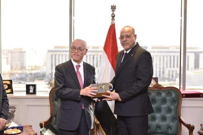 وزير العمل يلتقي سفير اليابان لدى مصدر لتفعيل التعاون المشترك في مجالات التدريب وتنقل الأيدي العاملة