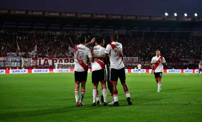 ريفر بليت يفوز بصعوبة على لانوس في الدوري الأرجنتيني