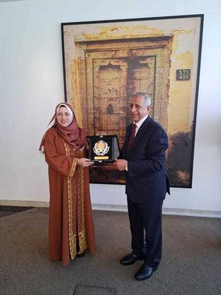رئيس الأكاديمية العربية يلتقي وزيرة التعليم العالي والبحث العلمي بسلطنة عمان لبحث التعاون المشترك