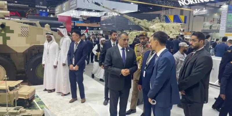 وزير الإنتاج الحربى يتفقد الجناحين الإماراتى والسعودى بمعرض IDEX 2025