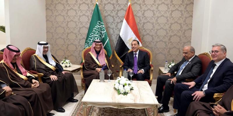 على هامش مؤتمر ومعرض مصر الدولي للطاقة.. رئيس الوزراء يلتقي وزير الطاقة السعودي