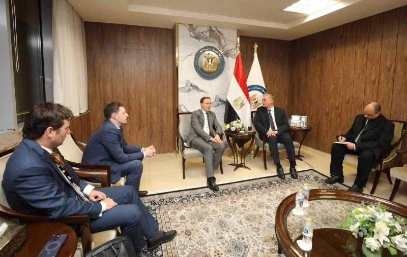 «لوك أويل» تعرب عن رغبتها في زيادة استثماراتها في مصر