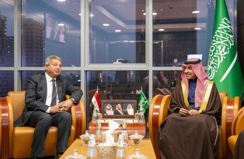 رئيس الأعلى للإعلام يلتقي وزير الإعلام السعودي لبحث سبل التعاون