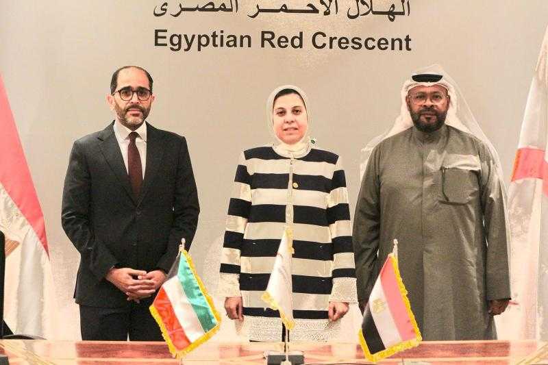 القائم بأعمال سفارة الكويت يشيد بدور الهلال الأحمر المصري في إدخال المساعدات إلى غزة