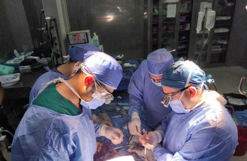 نجاح فريق طبي في إجراء أول جراحة قلب مفتوح لطفل من غزة بمستشفى أبو الريش الياباني