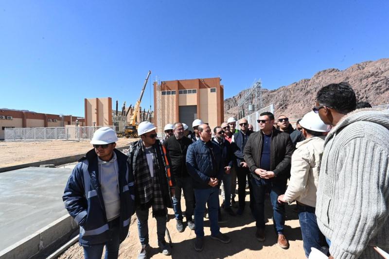وزير الإسكان يتفقد محطة محولات الكهرباء وطريق كمين النبي صالح بمدينة سانت كاترين