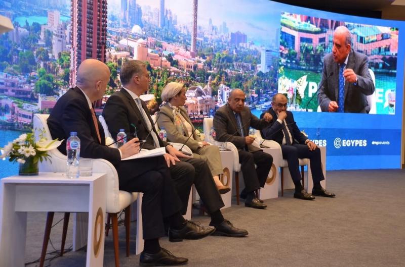 وزير الكهرباء يشارك في حلقة نقاشية حول تعزيز مستقبل الطاقة فى مصر بمؤتمر مصر الدولى للطاقة