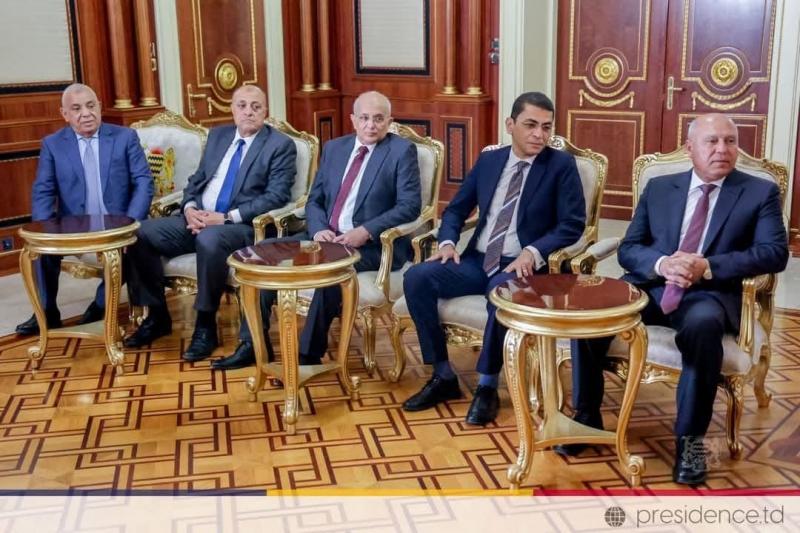 رئيس جمهورية تشاد يستقبل وزير الصناعة والنقل وممثلي وفد شركات القطاع العام والخاص