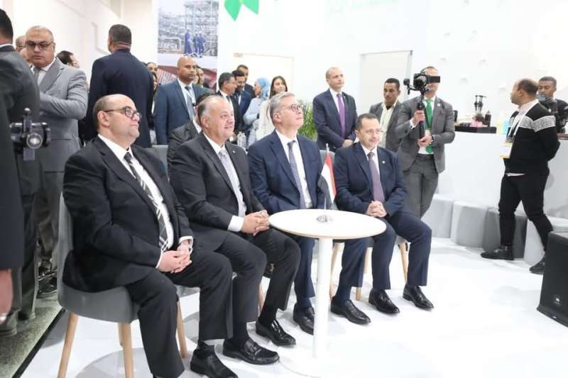 خط أحمر