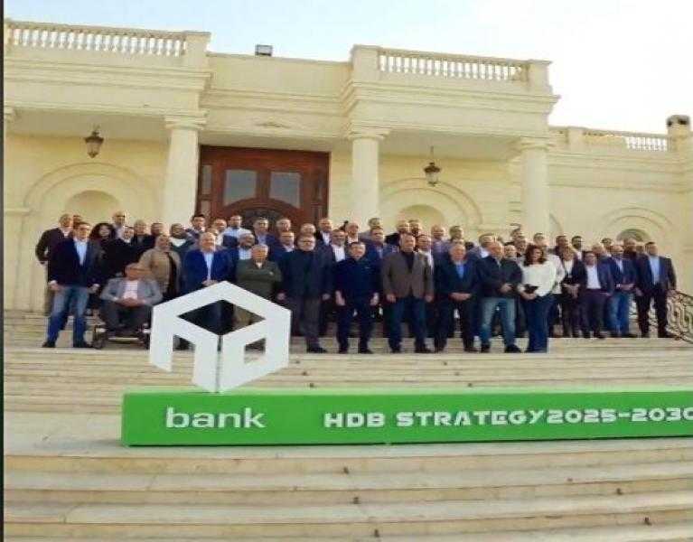 حسن غانم يناقش مع قادة بنك التعمير والإسكان الاستراتيجية الجديدة 2025-2030