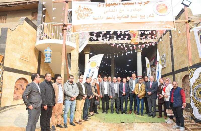 حزب الشعب الجمهوري ينظم قافلة طبية وشادرًا لبيع السلع بأسعار مخفضة لدعم الأهالي| صور
