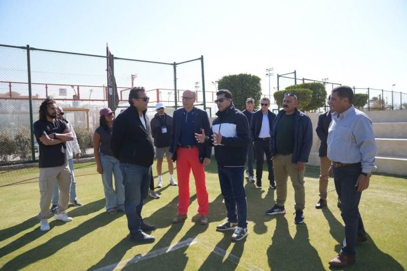 وزير الشباب والرياضة يفتتح كأس العالم للسباحة في المياه المفتوحة 2025 بسوما باي