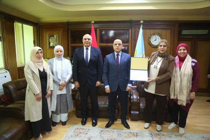 محافظ كفر الشيخ يكرم فريق عمل الإدارة العامة للتخطيط والتنمية العمرانية لجهودهم المتميزة