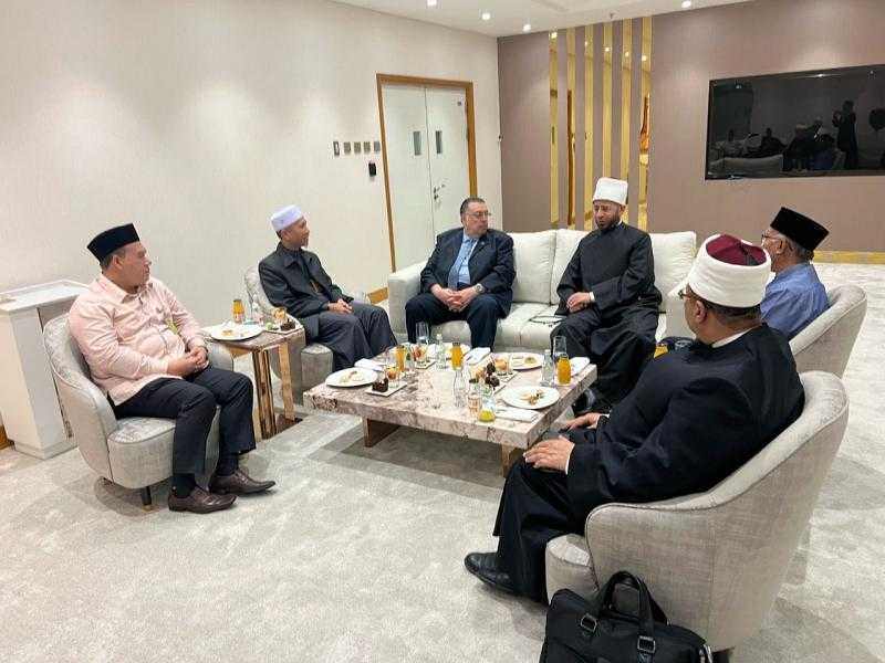 وزير الأوقاف يصل إلى ماليزيا لتعزيز التعاون في المجالات الدينية والثقافية
