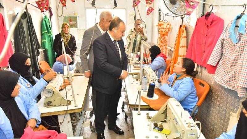 محافظ أسيوط: توفير التسهيلات لمساعدة المتدربات على تسويق منتجاتهم وعرضها في المعارض