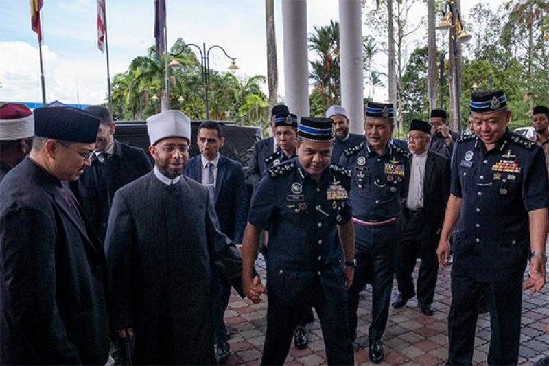 وزير الأوقاف يلتقي قيادات الشرطة الماليزية ويلقي محاضرة بأكاديمية الشرطة الملكية