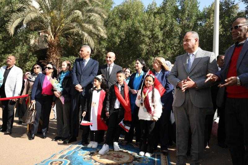 وزير التعليم ومحافظ أسوان و”يونيسف” وسفير إيطاليا يتفقدون عددًا من المدارس