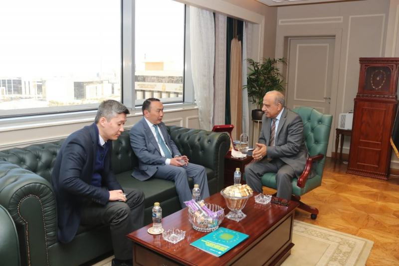 وزير الكهرباء يستقبل سفير كازاخستان بالقاهرة لبحث سبل دعم وتعزيز فرص التعاون والشراكة والاستثمار