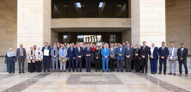 وزير الصحة يكرم مديرى وحدات الرعاية لحصولهم على اعتماد هيئة الرقابة الصحية