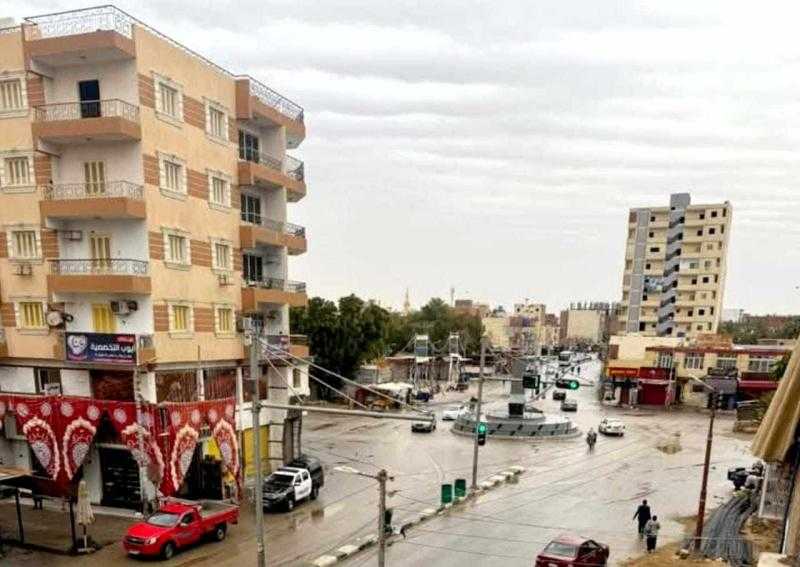 سقوط أمطار وانخفاض في درجات الحرارة بالوادي الجديد